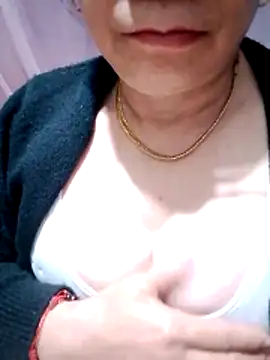 small-house123's cam snapshot