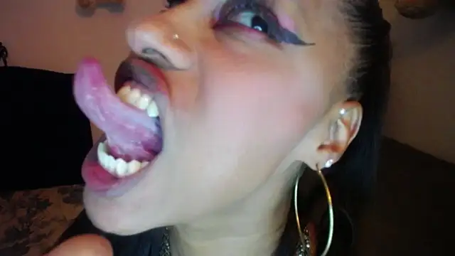 pamela_guzmaan's cam snapshot