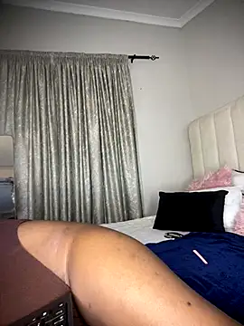 Bustygoddess32 live sex cam