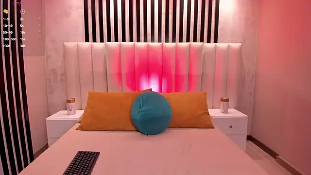 LucyWeiss_'s cam snapshot