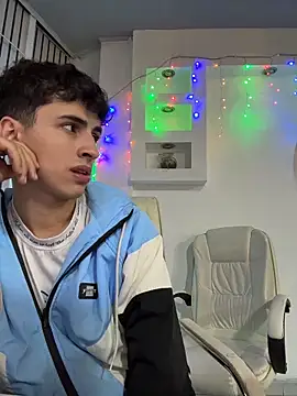 AdrianRinaldi live sex cam