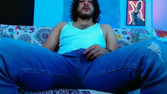 tuyo1995 live sex cam