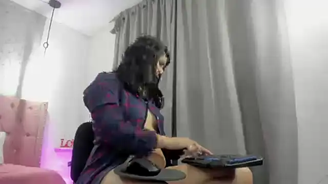 twerkgirl-coral's cam snapshot