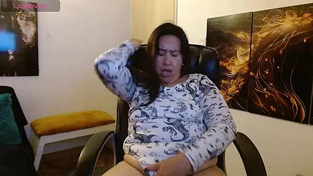 amalia_brunette live sex cam