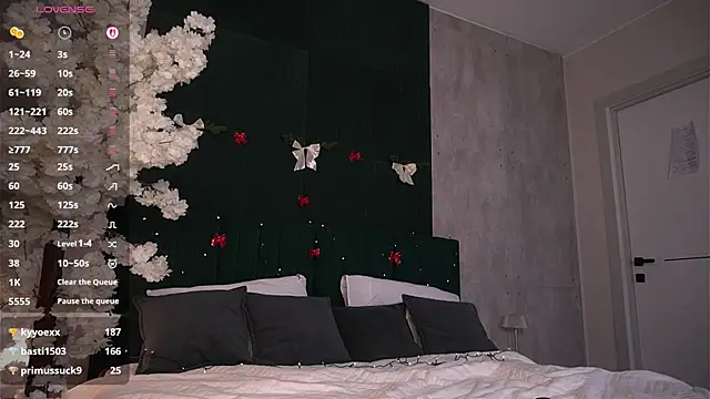 Lisafoxy_'s cam snapshot