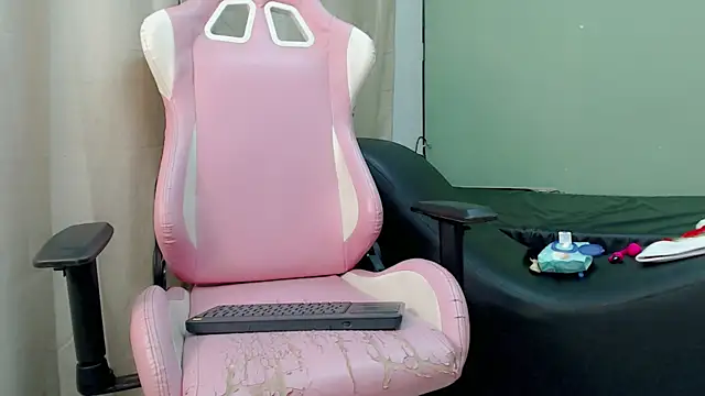 Mishell_hot_'s cam snapshot