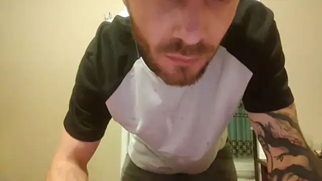 Huntzg23 live sex cam