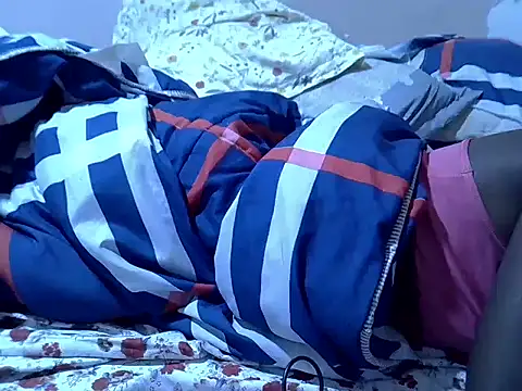 Just_Karu's cam snapshot