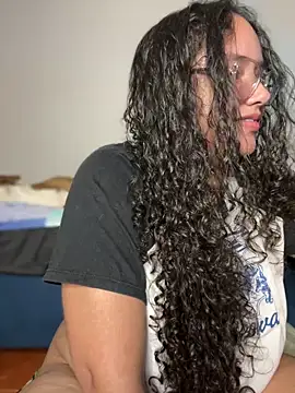 CurlyGirl_1's cam snapshot