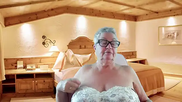 Mystery-Grandmother's cam snapshot