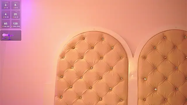 caroline_adams_'s cam snapshot