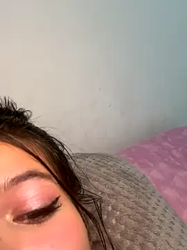 EmmiiGlow's cam snapshot