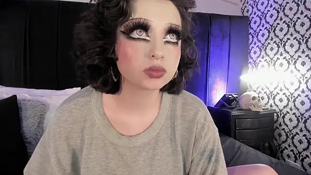 Adeelinee's cam snapshot