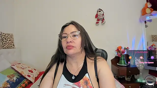 esmeralda_milf's cam snapshot