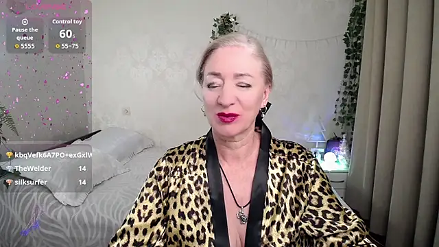 hunters_woman's cam snapshot