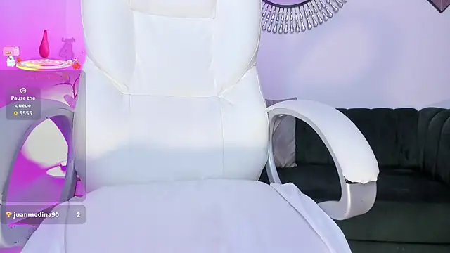 issi_loren's cam snapshot