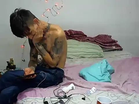 MeganAndMax@xh's cam snapshot