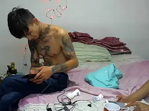 MeganAndMax@xh's cam snapshot