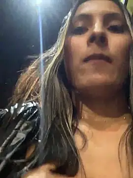 Cami_Leon2's cam snapshot