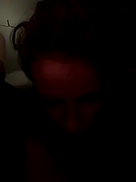 GoldenPussy1329's cam snapshot