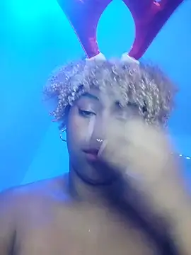 EvonyFoxxx's cam snapshot