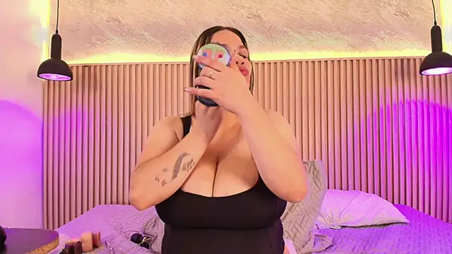 big_tits_in_your_face's cam snapshot