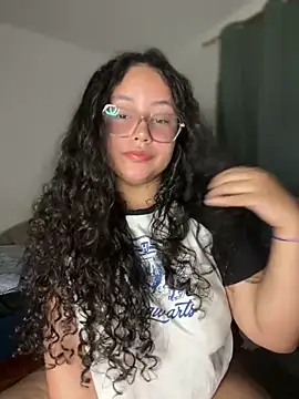 CurlyGirl_1's cam snapshot