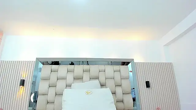 ikia_lopez_'s cam snapshot