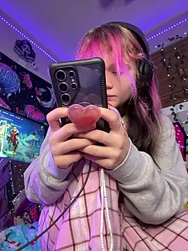 Cutiepiespanks's cam snapshot