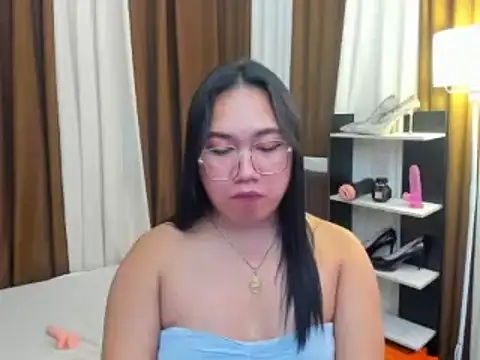 TsUncutKaren's cam snapshot