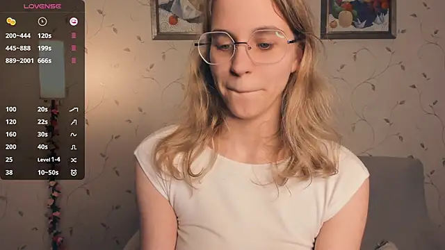 JoanBaggott's cam snapshot