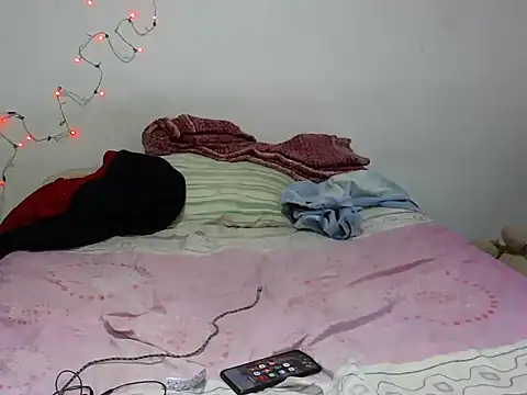 MeganAndMax@xh's cam snapshot