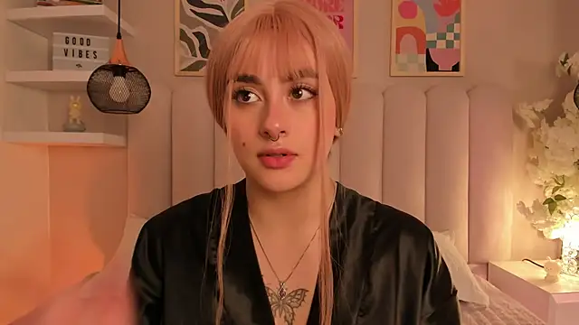 cute__cherry_'s cam snapshot