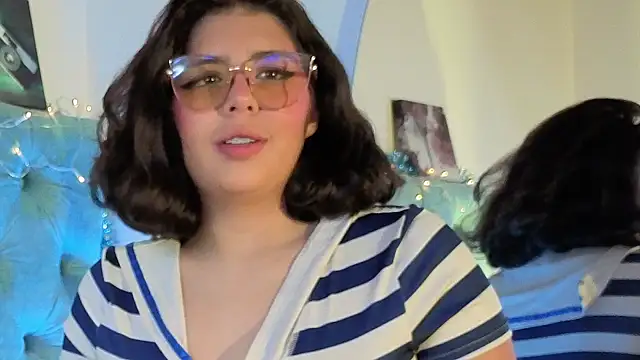 Paola_Lyon_'s cam snapshot