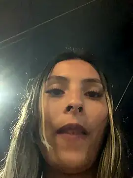 Cami_Leon2's cam snapshot