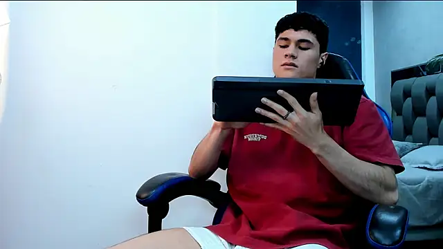 roan_birkin's cam snapshot