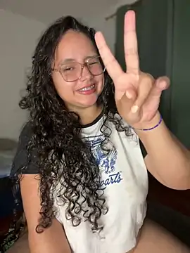 CurlyGirl_1's cam snapshot