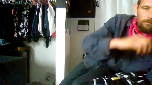 luke_thighwalker2469's cam snapshot