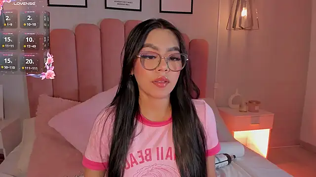 mara_swan_'s cam snapshot