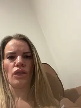 Cutebrowneyes_'s cam snapshot