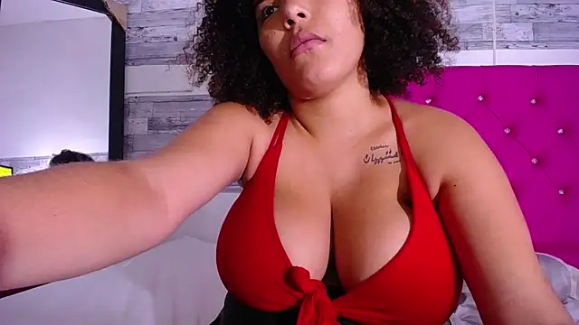 Biignaturalboobs_'s cam snapshot