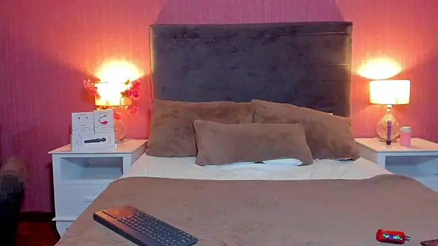 ArianaRosee_'s cam snapshot