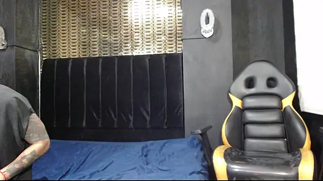 AlonzoHernandez25 live sex cam