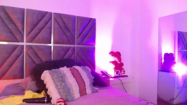 Laura_Dicardy's cam snapshot