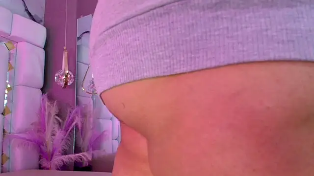 SaraLondon13's cam snapshot