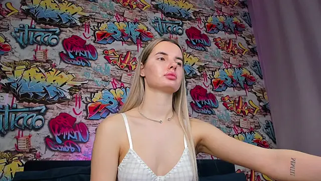 Erika_Carpenter's cam snapshot