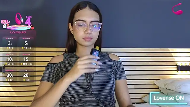 sara_saenz99 live sex cam