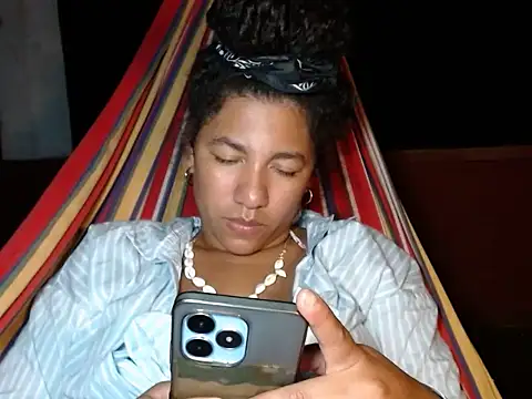 bellacrespalatina's cam snapshot