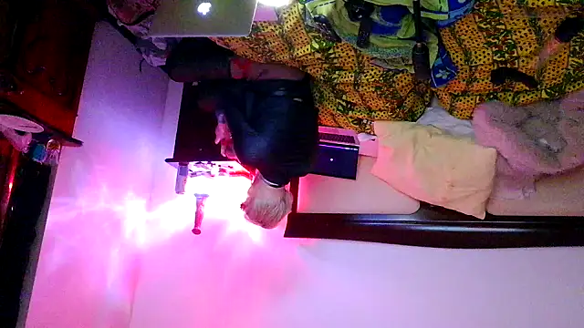 CharlotteVixxens live sex cam