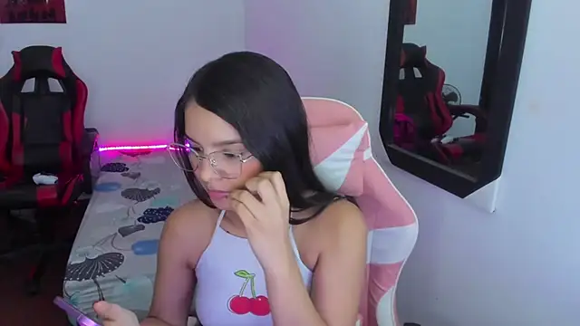 jessi_and_boy's cam snapshot